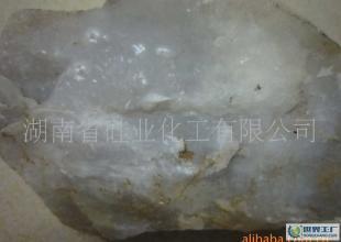 全國(guó)優(yōu)質(zhì)石英原礦資源概覽 價(jià)格優(yōu)勢(shì)與冶金礦產(chǎn)應(yīng)用探析